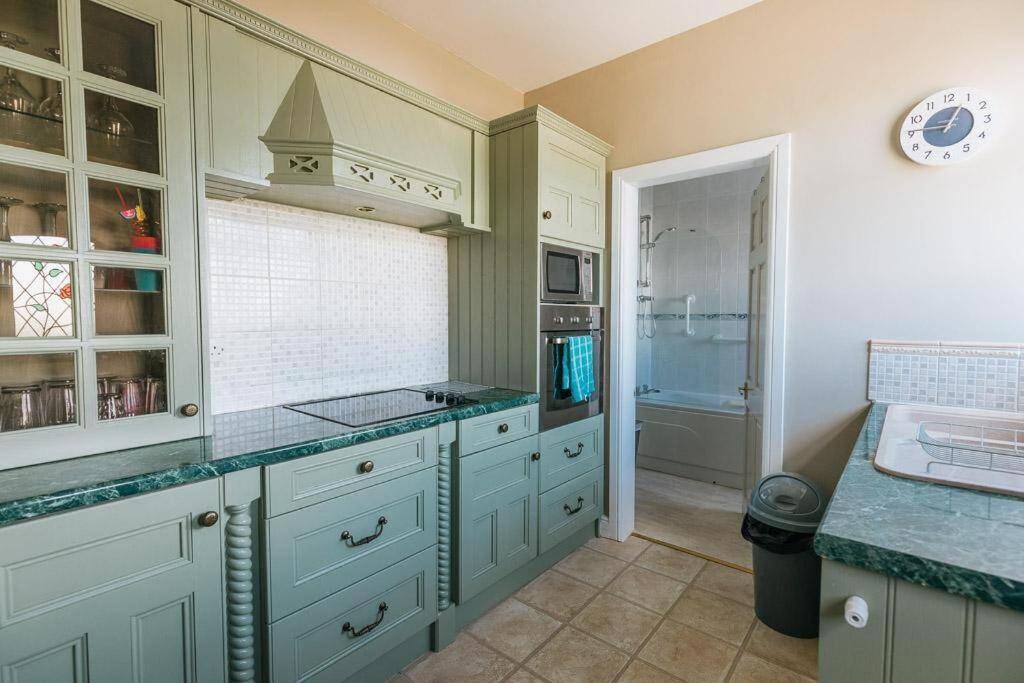 Beachfront Apartment - Ground Floor Apartment With Sea Views, Next To The Beach, Bridlington, North Yorkshire Bessingby Exterior foto