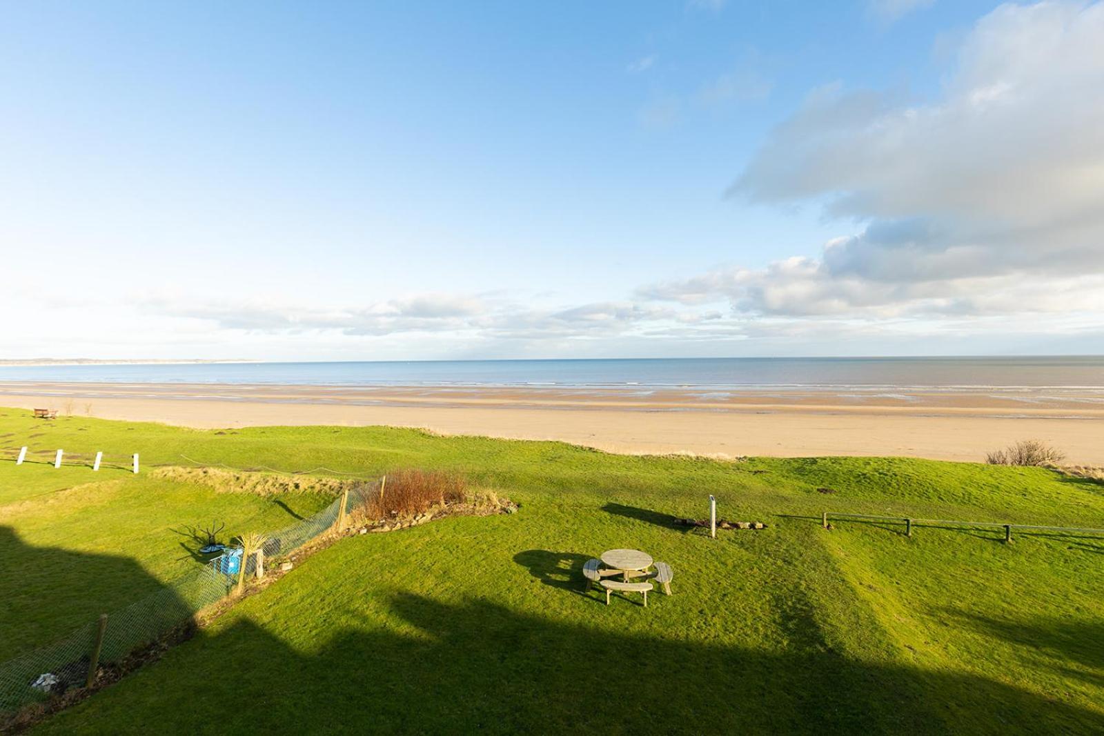 Beachfront Apartment - Ground Floor Apartment With Sea Views, Next To The Beach, Bridlington, North Yorkshire Bessingby Exterior foto