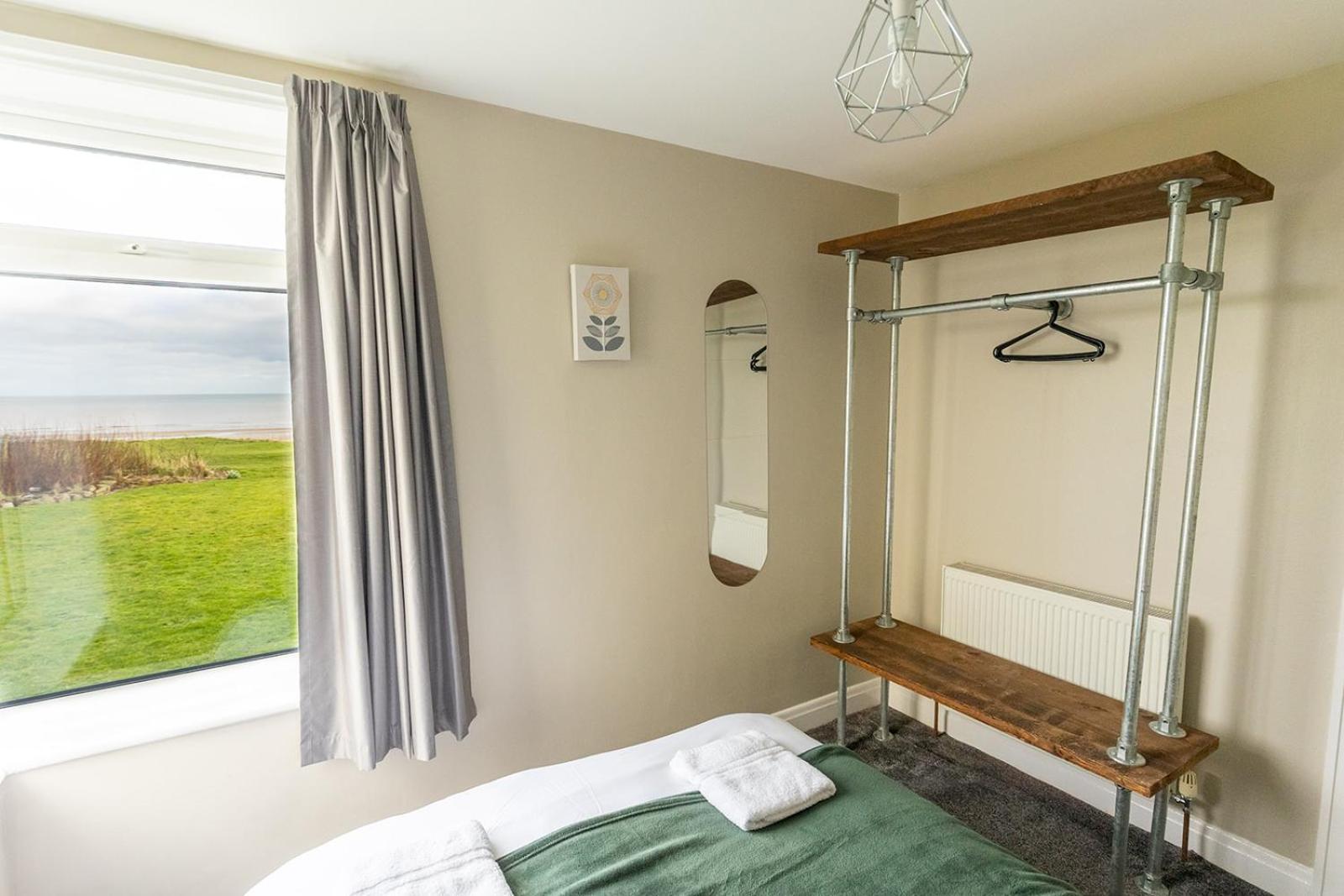 Beachfront Apartment - Ground Floor Apartment With Sea Views, Next To The Beach, Bridlington, North Yorkshire Bessingby Exterior foto